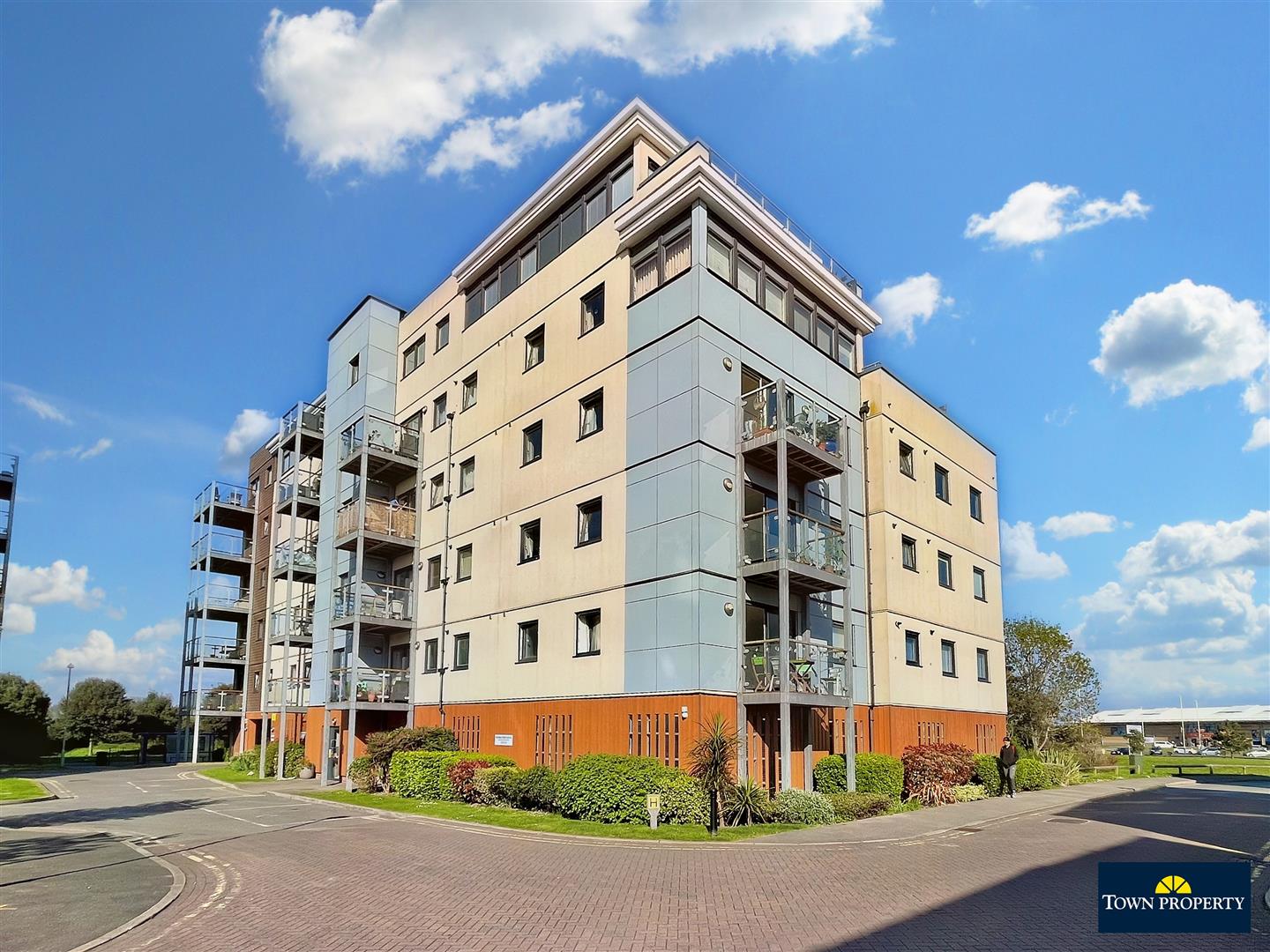 Property Details for Groombridge Avenue Eastbourne BN22 7FE Town